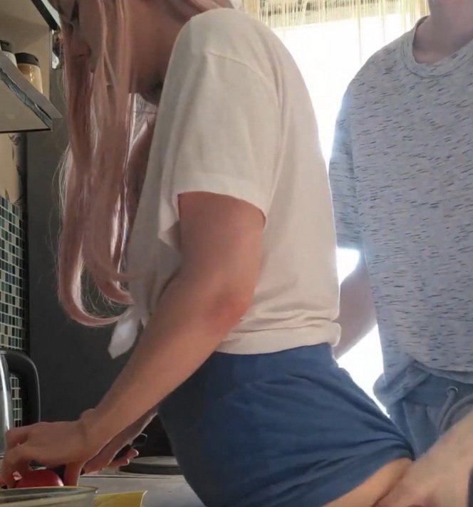 STEP SIS GETS UNEXPECTED ANAL FUCK IN THE KITCHEN! (EstieKay) (2020 | FullHD)