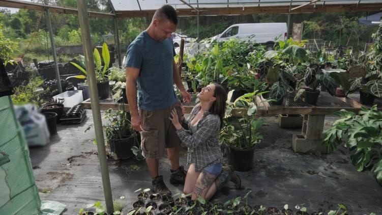 Katie Kingerie - Getting Banged In The Greenhouse (2022 | FullHD)