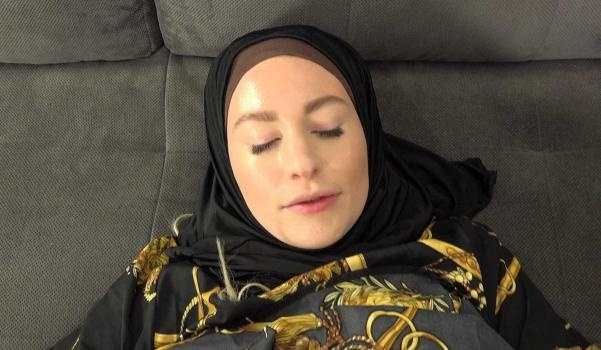 Lauren Black - Lazy babe in hijab gets hardcore penetration - E223 (2022 | UltraHD/2K)
