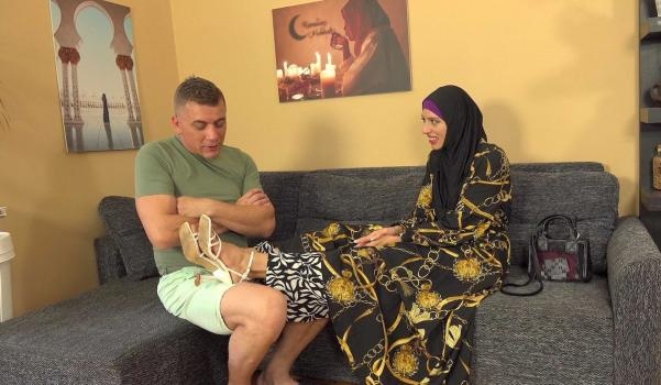 Fanta Sie - Hot babe in hijab babe spreads for her husband - E304 (2024 | FullHD)
