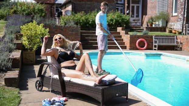 Chloe Savage - Pushing The Pool Boy (2024 | FullHD)