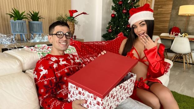 Martina Smeraldi - A Christmas Surprise From My BFs Roommate (2024 | FullHD)