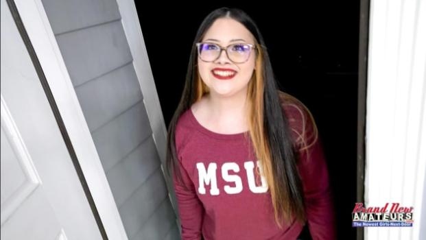 Kloe - 18yo MILF gives SUPER SPITTY Blowjob!! (2025 | FullHD)