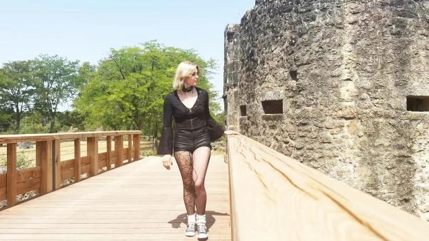 Julia - Julia, 20 years old, doesn't like the ordinary! (2025 | FullHD)