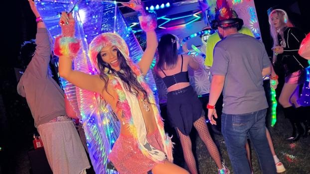 Lux La Fox - Silent Disco Party (2025 | FullHD)