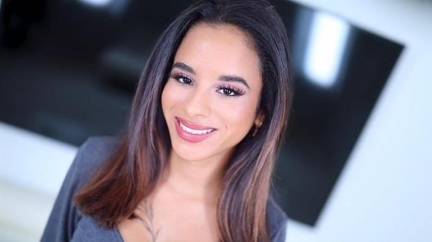 Introduces Isabella Jules, Petite Sexy Latina Loves to Please (2025 | FullHD)